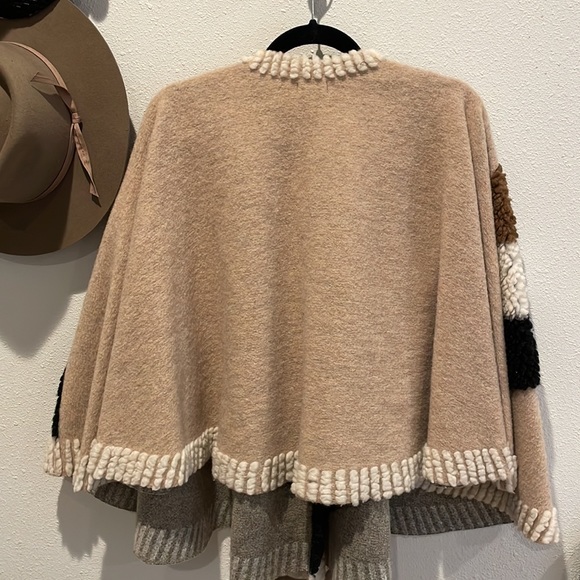 Never worn wool poncho - Picture 2 of 2